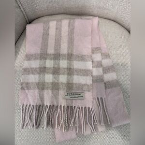 Authentic Burberry Check Cashmere Scarf in light pink